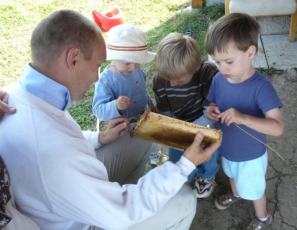 Children with honey 2008, 110kB